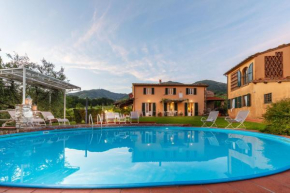 Melograno Farmhouse, ROMANTIC FARMHOUSE VILLA WITH PRIVATE INFINITY POOL AND GREAT VIEWS IN LUCCA, Piaggiori